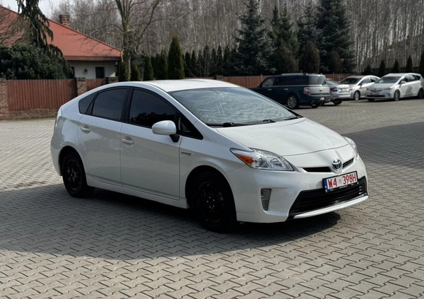 Toyota Prius cena 49999 przebieg: 147000, rok produkcji 2015 z Raszków małe 529